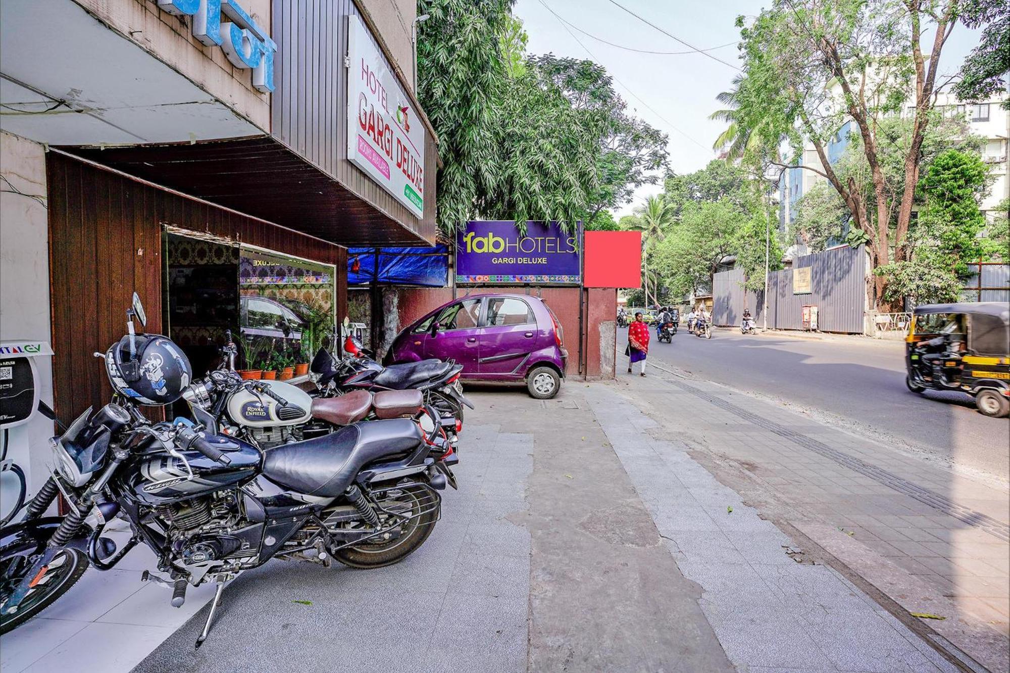 Hotel Gargi Deluxe Pune Exterior foto