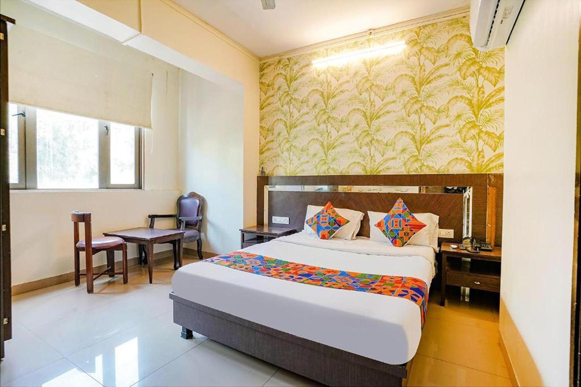 Hotel Gargi Deluxe Pune Exterior foto